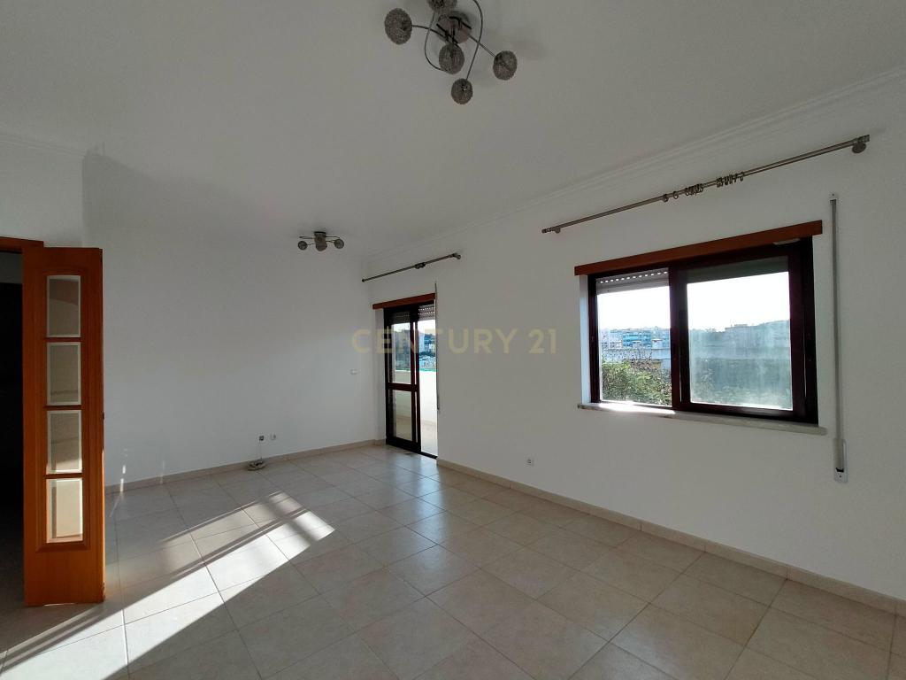 Apartamento T3 com Garagem  - Image 3